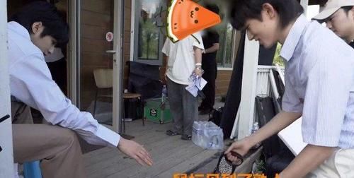 鼠标|刘耀文晒锁屏壁纸,手机显示时间恰好与宋亚轩有关,真秀呀