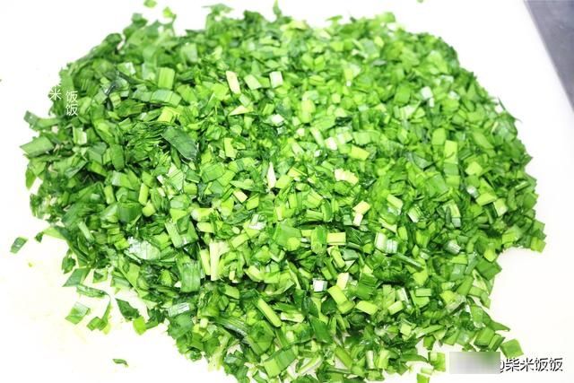 韭菜饺子，别总搭配鸡蛋了，教你这样调馅，个个爆汁更好吃