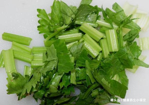 芹菜汁|“失眠天敌”被发现,每天喝一杯,入睡不费力,一觉睡到天亮