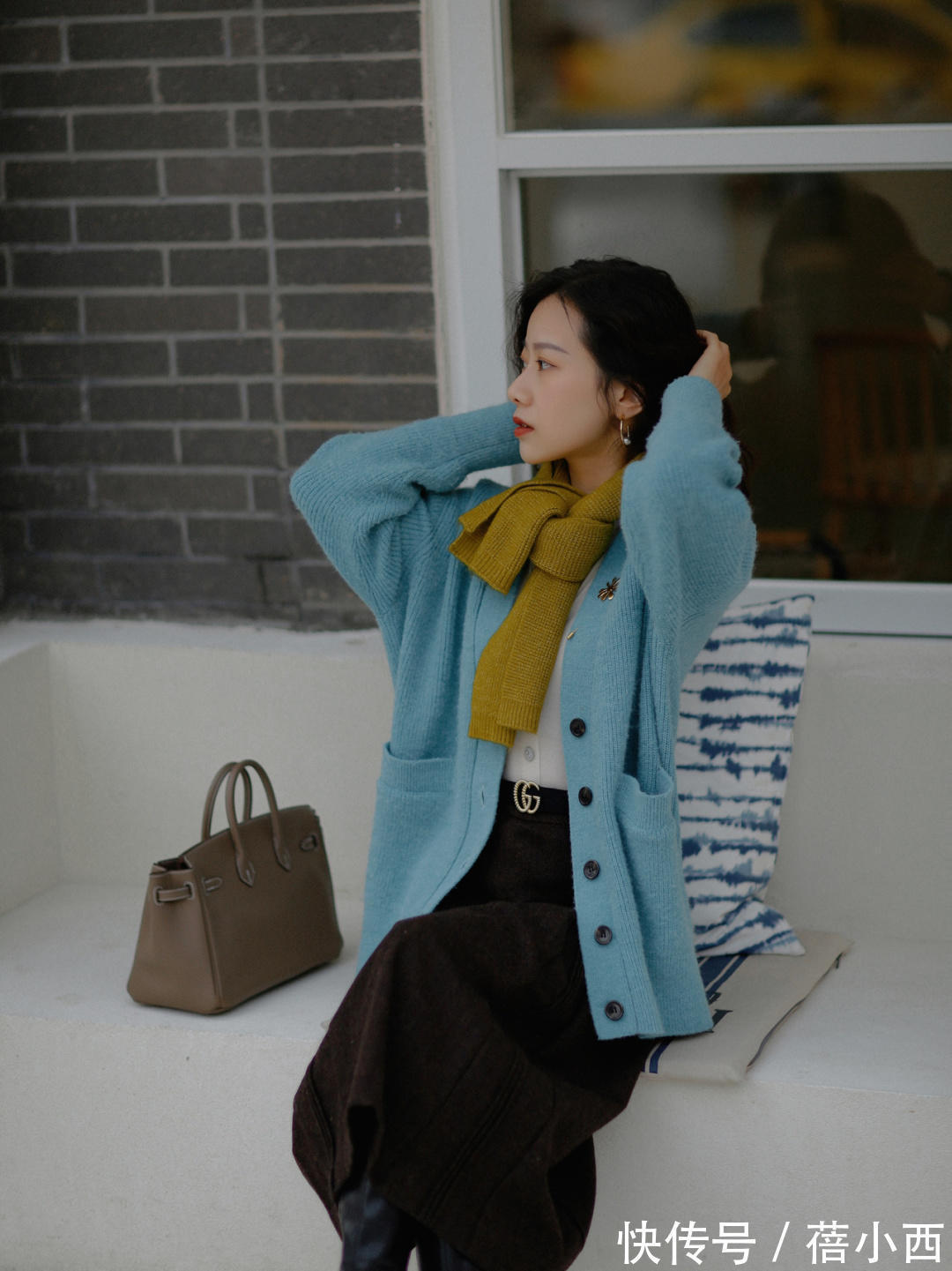 红色|能把“毛衣开衫”驾驭好,你离“时髦精”就不远了,穿出优雅时尚