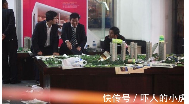 15天不到就贬值30万,买房人要求补差价,开发商提了一个要求