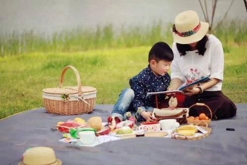 白岩松|白岩松告诫家长:要想娃有出息,必须狠下心来让他“吃”这3种苦