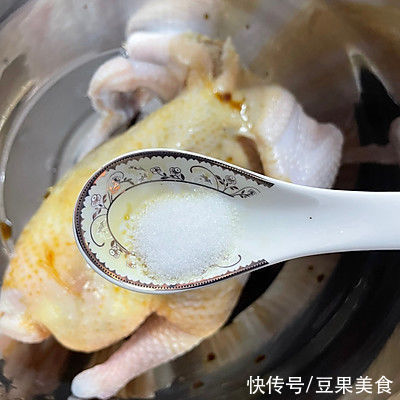 外焦里嫩爆汁烤全鸡-烤箱版