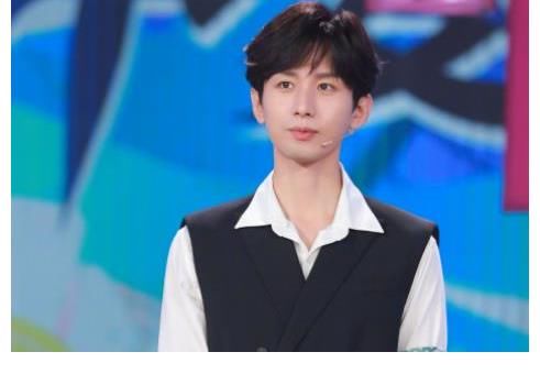 成毅《奇妙之城》路透流出,镜头拉远后,才明白他与路人的区别