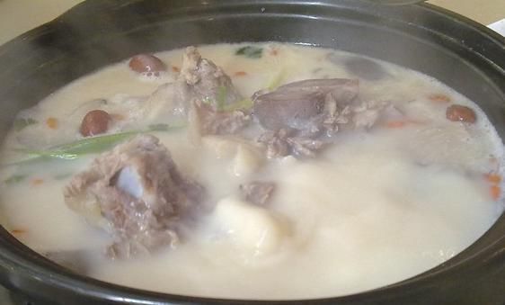 玲玲|儿科医生心里话3种汤别再给娃喝了，伤脾又积食，还影响长个