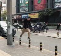 |搞笑GIF图片段子:碰瓷 我们是认真的