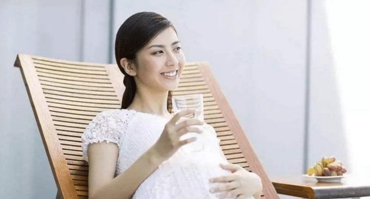 生水|孕期补水很重要,但不能喝这4种水,对妈妈和胎儿都不好