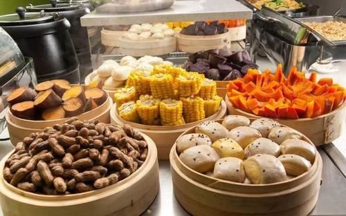 患者|高血压能不能吃花生呢？医生：这几种食物建议大家尽量不要碰