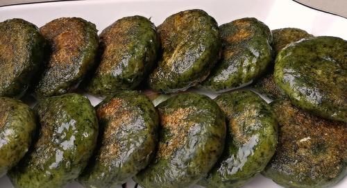 清明粿翠绿不变色，只留艾香不要苦涩很多人不知道，教你这样做