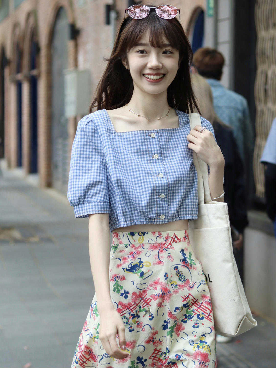 上衣 “短上衣”这样穿才叫好看，搭配半身裙减龄又俏皮，日常实用