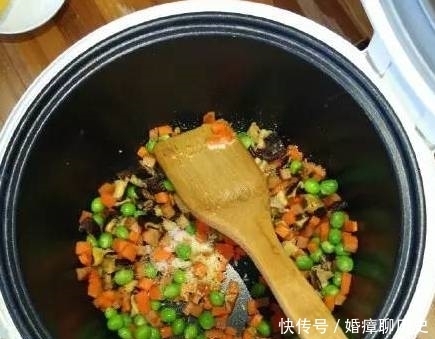  实在|什锦焖饭的做法，这么做实在太香了！