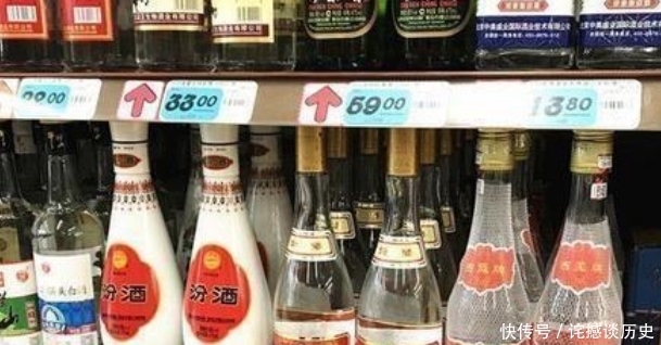 酒瓶|“真酒假酒”都已经在酒瓶上标好了？网友：再也不怕买到假酒了