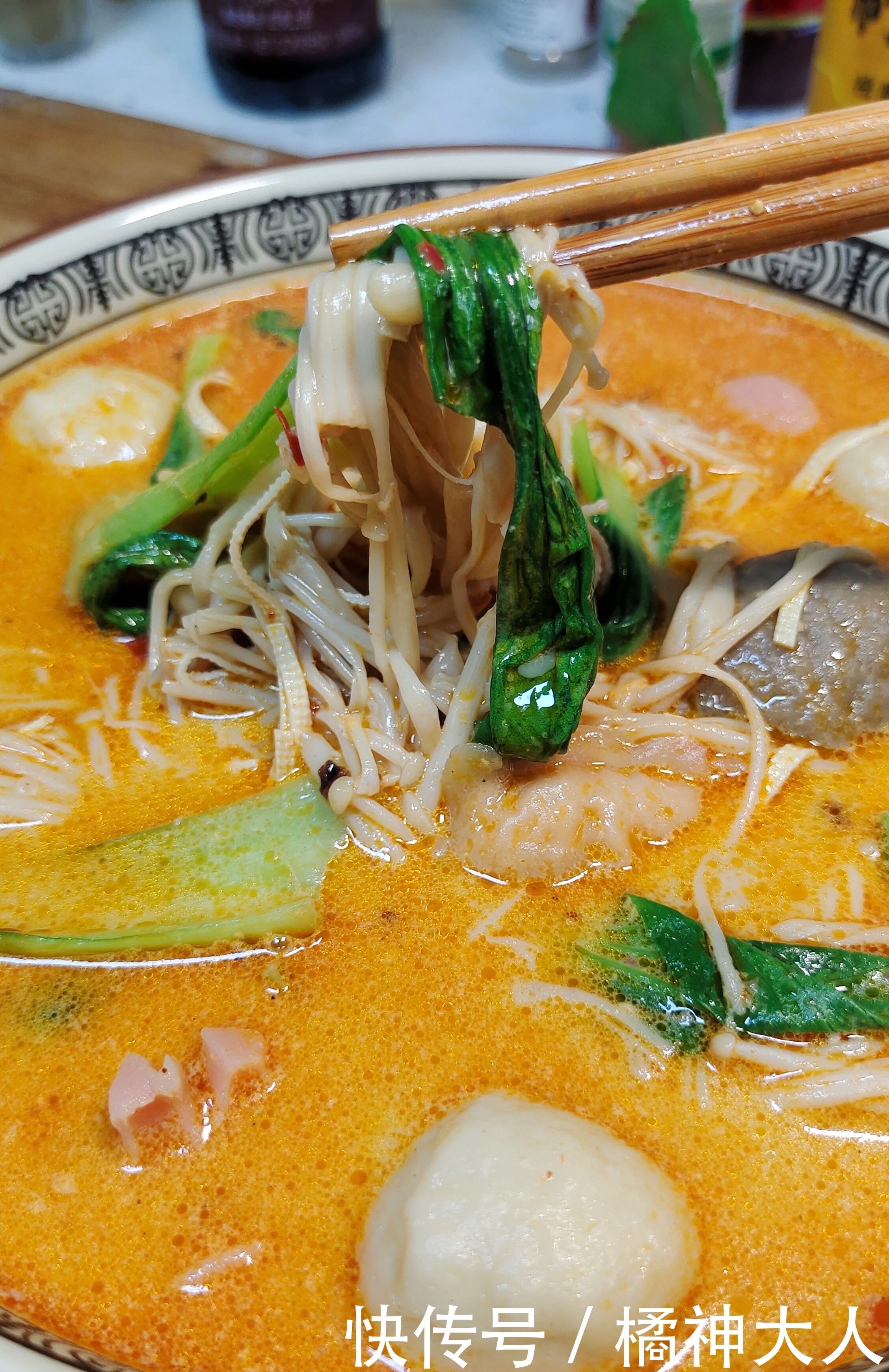 不剩|麻辣烫不用买着吃了,大厨教你自己做,汤浓味美,好吃到汤都不剩