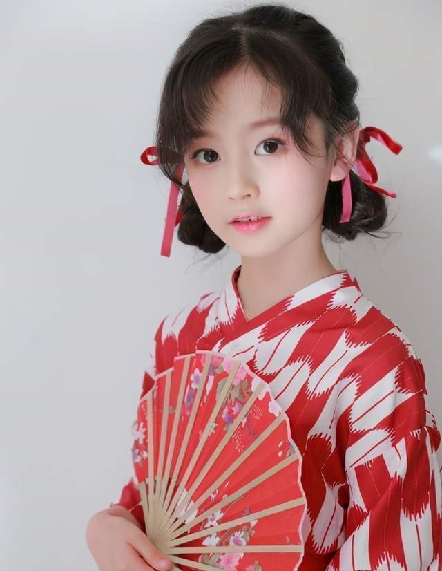 女儿|妈妈晒女儿的婴儿照和5岁近照,网友难以淡定:这真是同一个娃吗