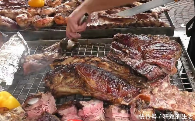 香肠|阿根廷烤肉场面太霸气,香肠排骨牛肉种类繁多,吃货没一个能抗拒
