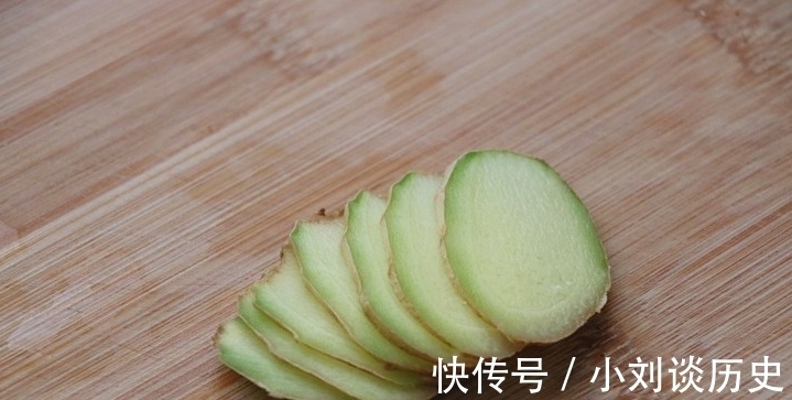 奶奶|生姜加鸡蛋，太实用了，邻居奶奶用了几十年的方法，长见识