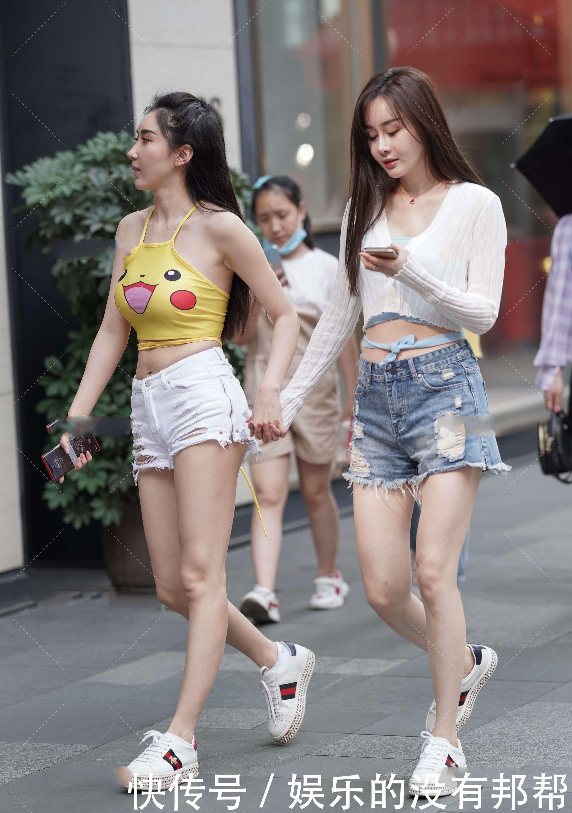 小上衣|皮卡丘黄色小上衣搭配白色短裤，卡通可爱形象十足，创意新颖