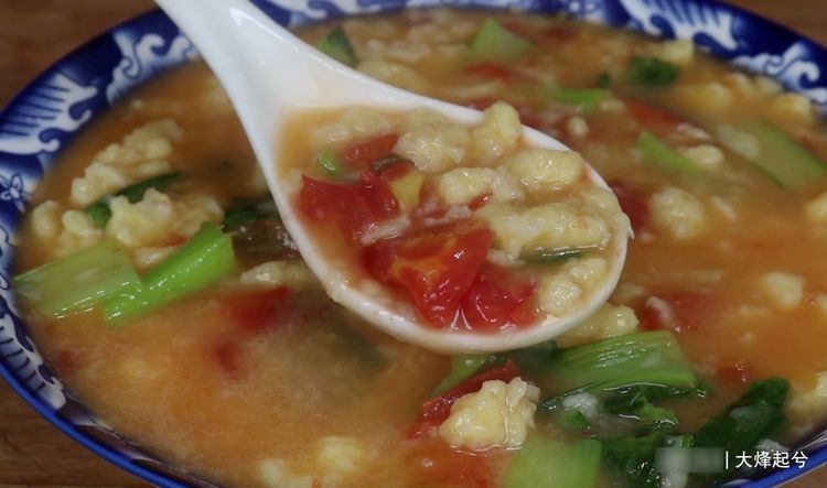 吃了30年疙瘩汤，有一种做法最神奇，搅疙瘩不放水，太厉害了