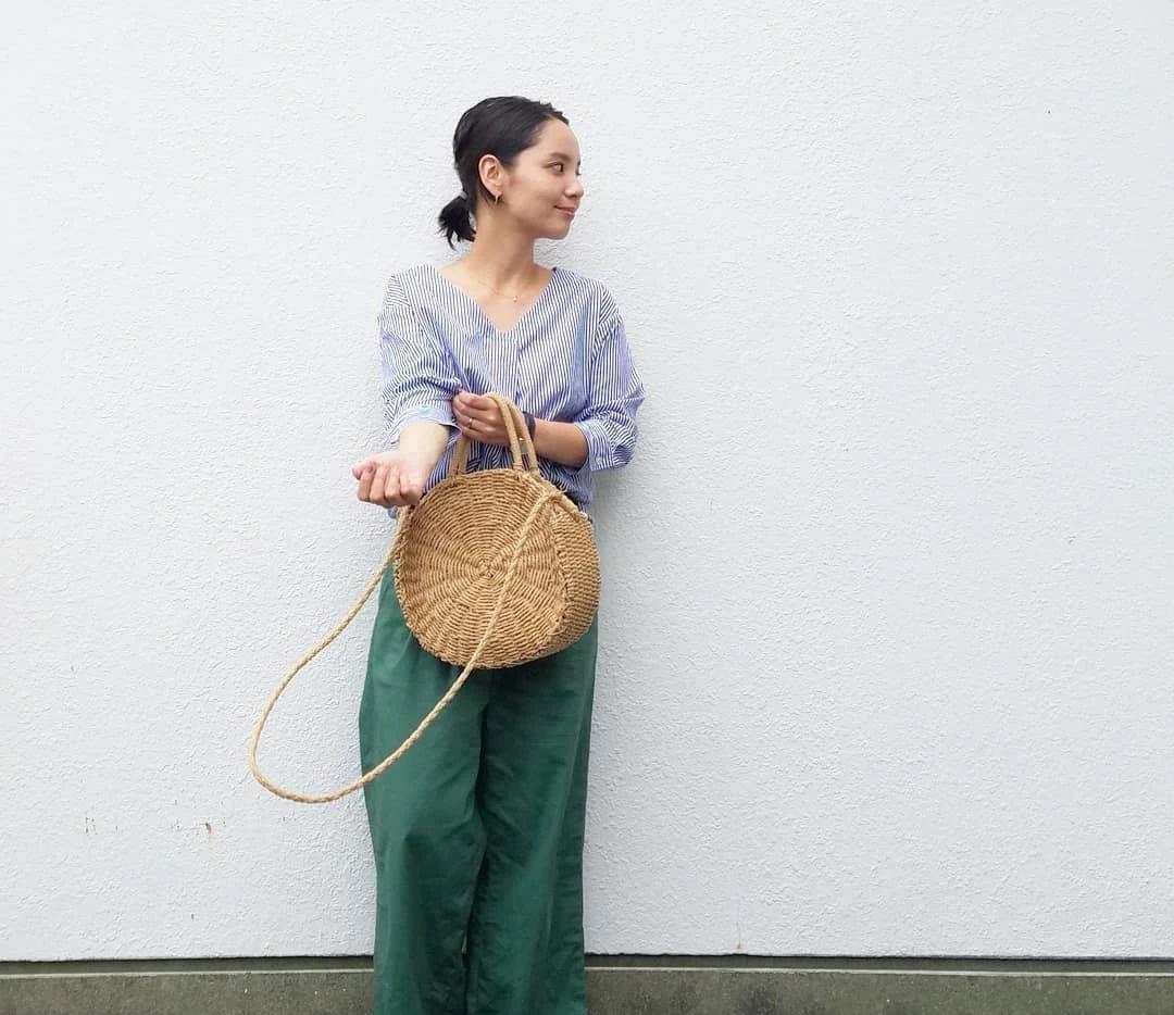 浅色|40岁日本妈妈的初夏穿搭，运用浅色系穿搭，尽显“温柔气质”