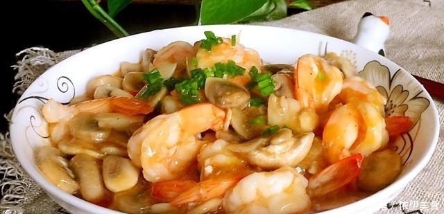 草菇5种最好吃的做法,每种都简单美味,看看你喜欢吃哪种?