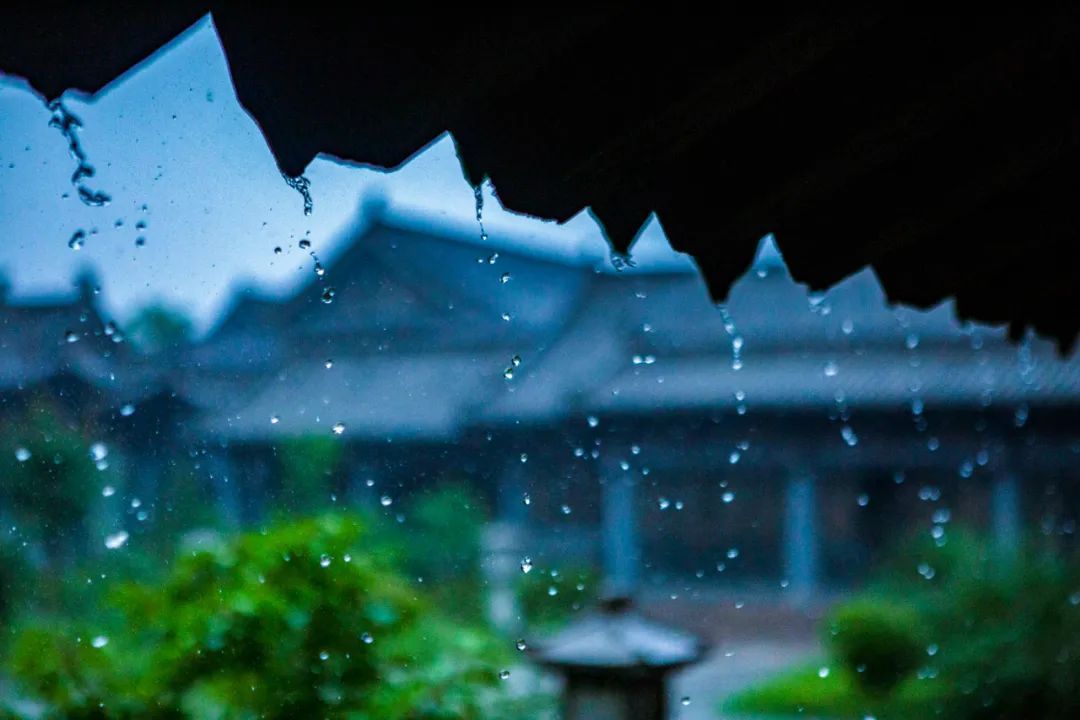 蔓蔓|悠悠古镇，烟雨如画——初秋雨后的水浒影视城