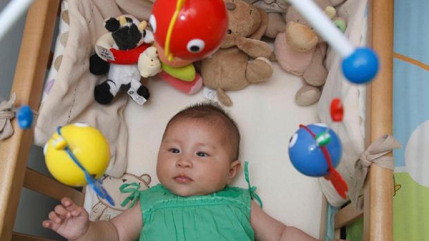 睡眠时间|这样陪两个月婴儿玩耍,不仅促进大脑和身体发育,还拉近亲子关系