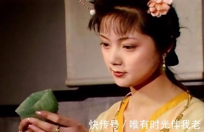 贾母|薛宝钗乐于助人,为何对刘姥姥一毛不拔?看看后者做了什么丑事