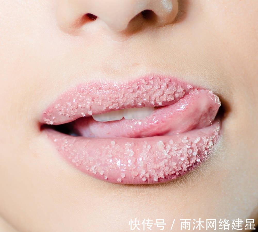 真相|女性舔嘴在心理学上代表什么？心理学家告诉你真相
