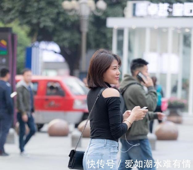 短发 黑色修身上衣搭配高腰牛仔裤，简约时尚，魅力四射！