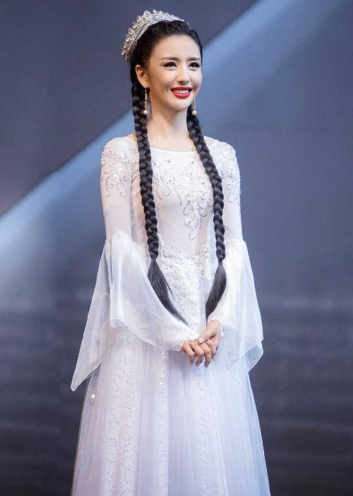 汤丽娅|佟丽娅带儿子表演，节目组忘记打码，正脸首公开像极陈思诚