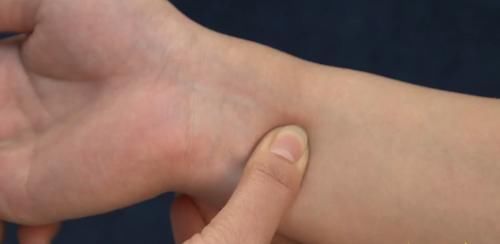 尺侧腕屈肌|心脏不好的人必须要掌握的穴位，中医指导你正确按摩手法