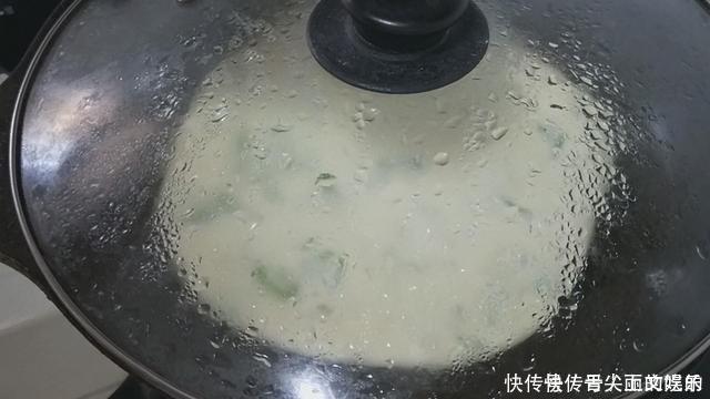 葱花饼这样做太香了，多加1种食材，外酥里软，凉了也不硬，解馋