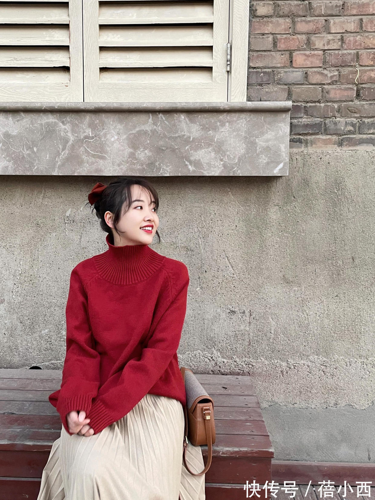 毛衣 新年穿搭选什么?首选“红色毛衣”来搭配,甜美满分更显元气