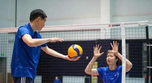 排球|有望接班郎平!4位主力都是他带出来,2次夺得世界冠军
