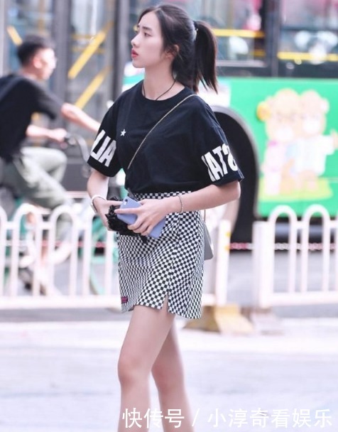 公主范的裙子搭配清新甜美，柔美大方的风格