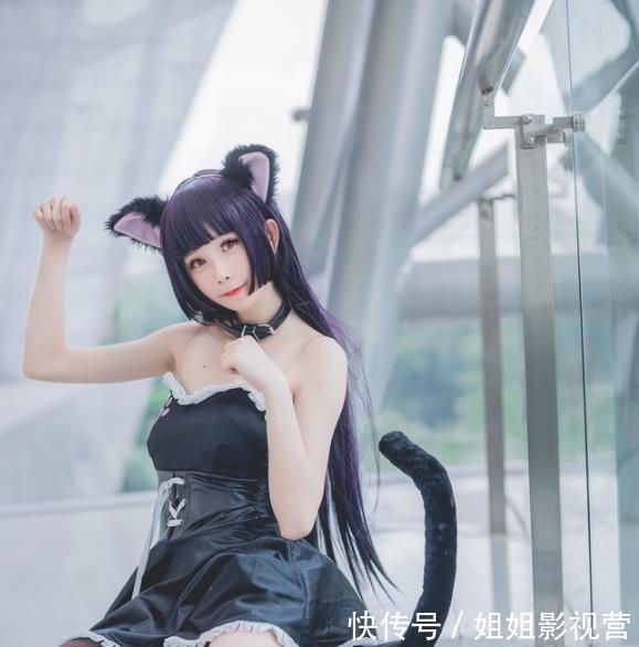 小姐姐|00后COS五更琉璃,看到穿的“镜面鞋”,网友:小脚意外漂亮