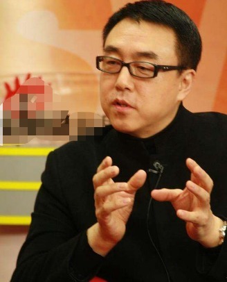 五次執(zhí)導(dǎo)春晚，三婚三離，出軌后小三癱瘓，自己患癌，郎昆后悔嗎