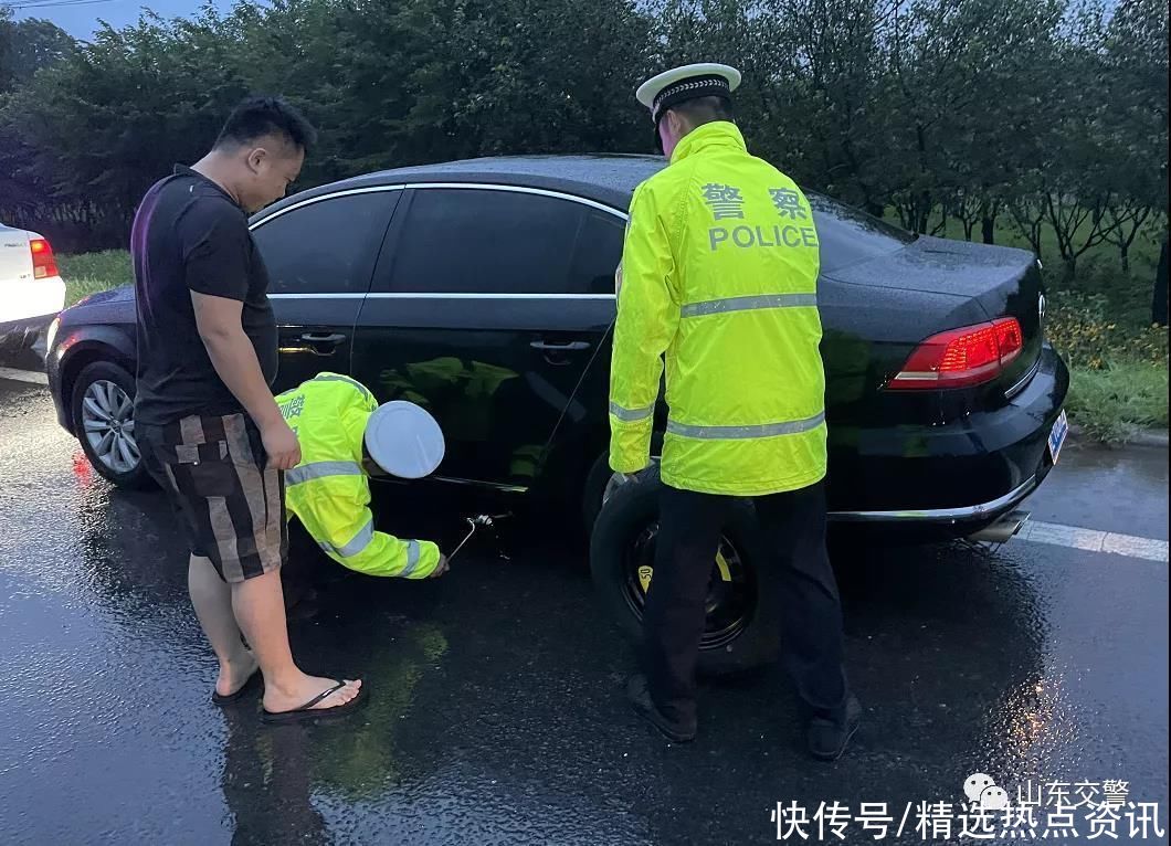 防汛|山东：逆风雨而行 暖心警事儿一幕幕上演