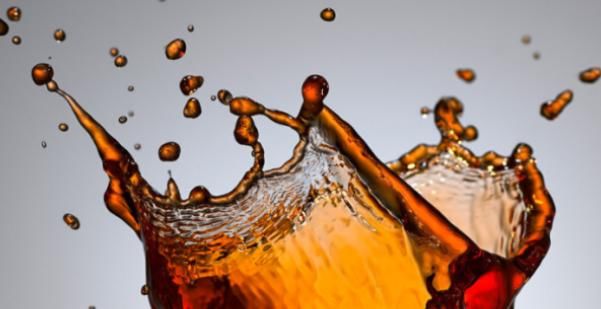 用可乐洗头，接下来会发生什么？国外超模亲自实验的