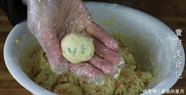 红烧|豆腐我家从不红烧,简单一压一搅,出锅太香了,上桌连汤汁都不剩