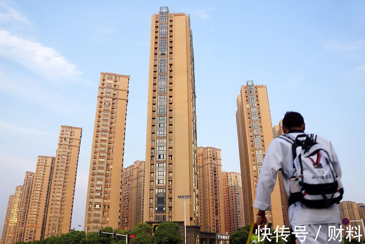 拆迁户|没有产业支撑的县城，房价却能上万元，房子都被谁买走了？