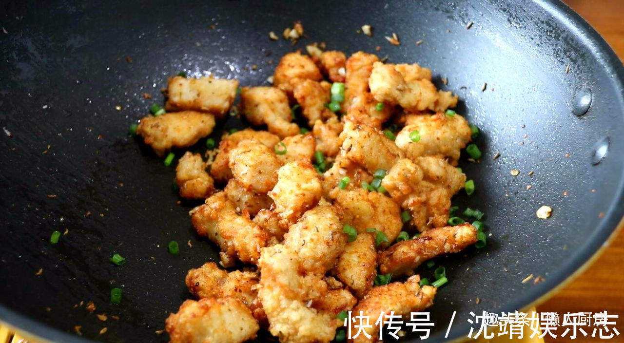 教你鸡胸肉最香的做法，外皮酥脆，肉嫩不柴，怎么吃都吃不腻