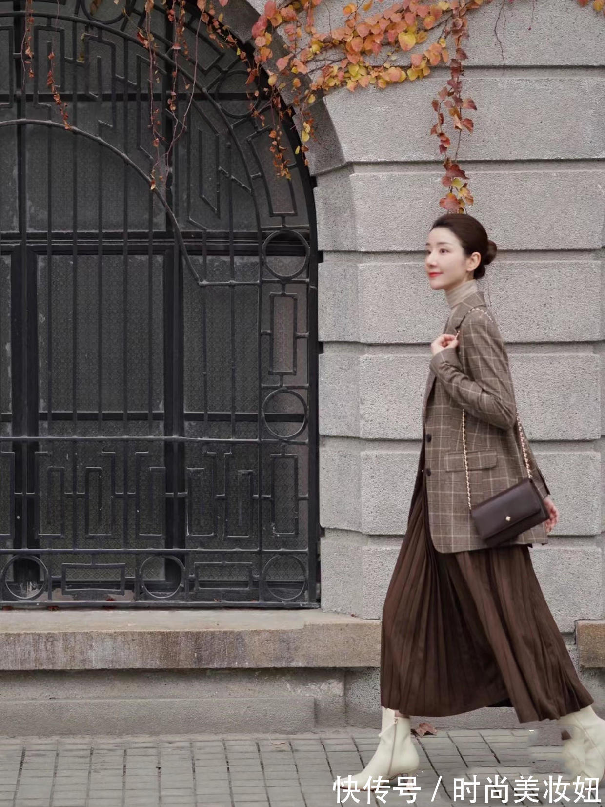 下半身|“百褶裙+短靴”才是冬季正确打开方式,优雅显气质,适合40岁