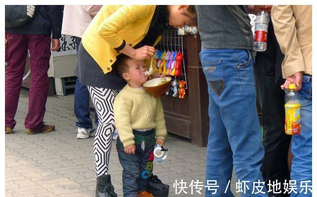 玉米粒|孩子吃饱了大人还喂会有什么后果?娃一顿吃多少,家长心里要有数