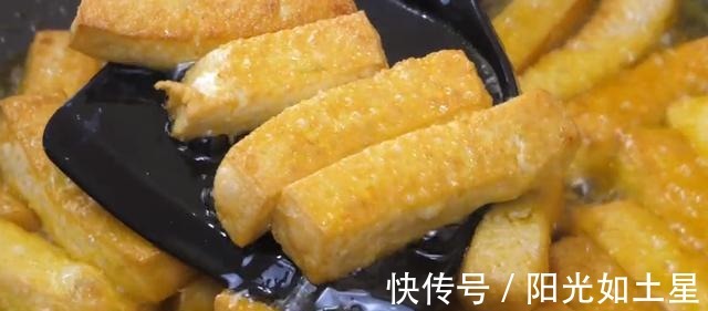 香菇炖豆腐越炖越香,出锅满屋飘香,好吃又下饭,比吃肉还过瘾!