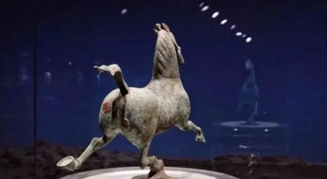 文物&“马踏飞燕”为何都是侧面照?当正面照曝光后,大家忍不住笑了