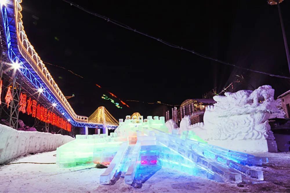 北京延庆龙庆峡冰灯冰雪季，来啦！冬奥主题亮相，墩墩雪塑竞风流！