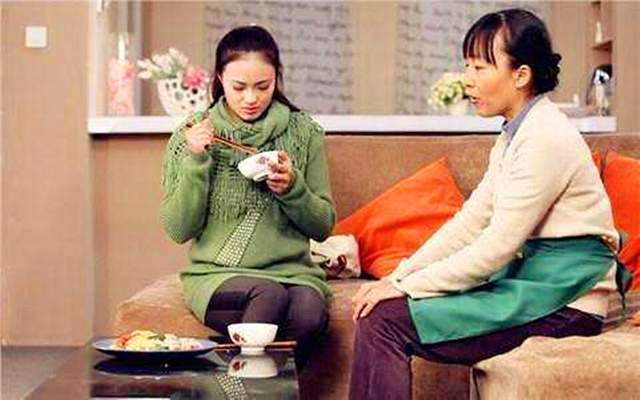 宝妈|奶奶“假带娃”成流行,伤娃不说,最遭罪的还是宝妈,有苦不敢说