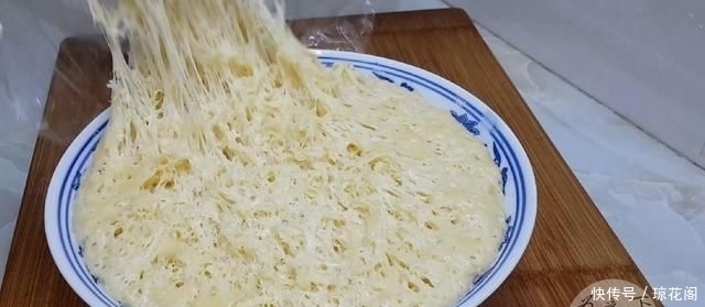 面团|面粉别炸油条了,教你这样做,比烤的简单,比面包香,孩子都爱吃