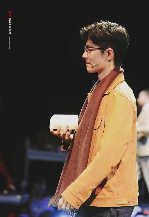 玫瑰|肖戰(zhàn)發(fā)長(zhǎng)文帶來(lái)晚安和玫瑰，感謝謝幕時(shí)的掌聲